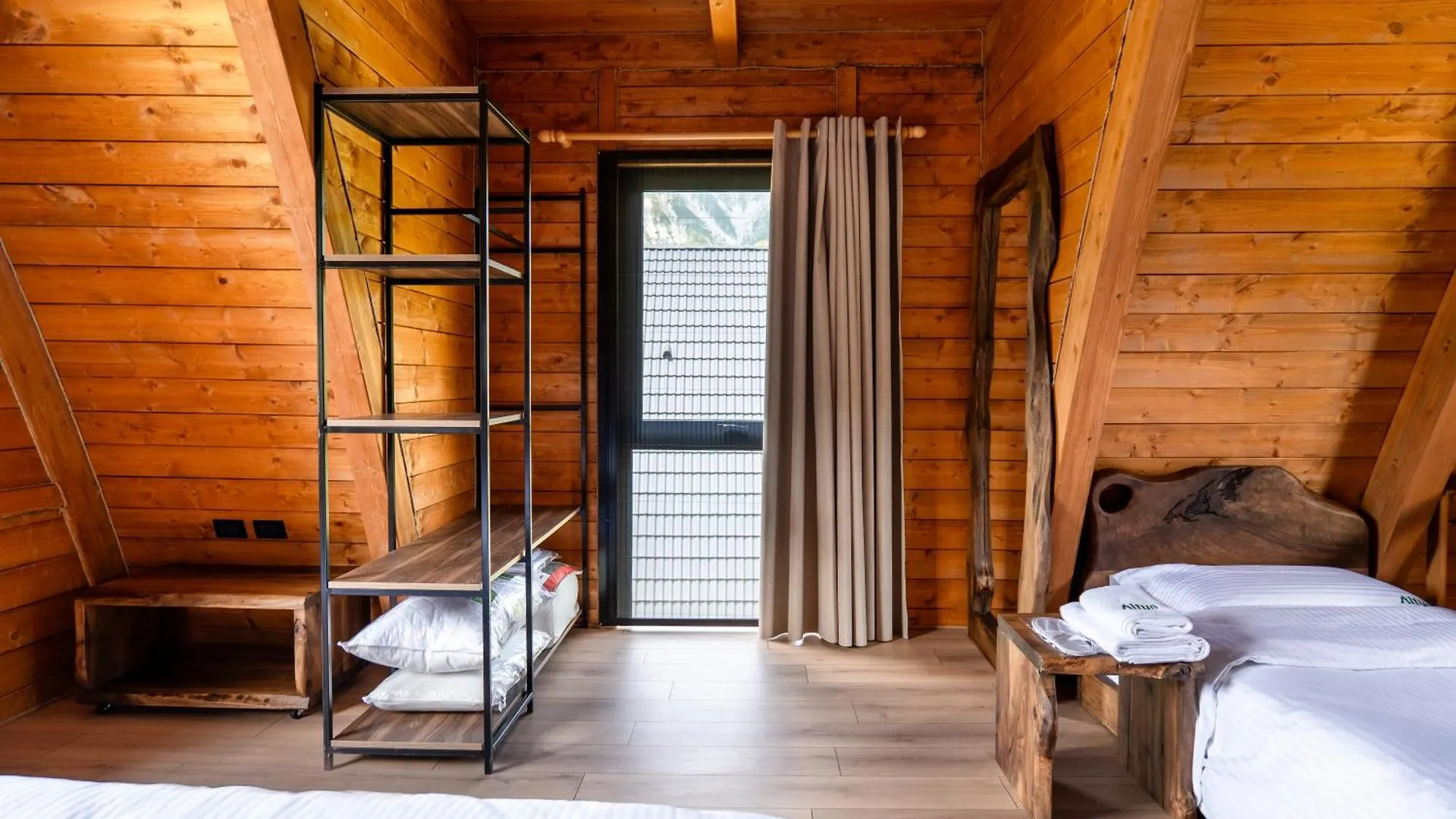 Altus Highland Lodges Tepelene