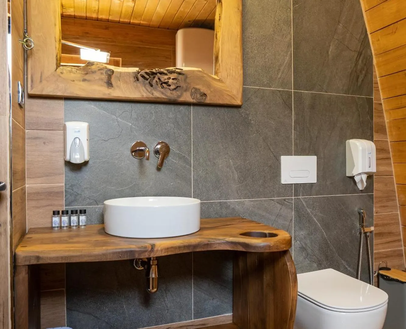 Altus Highland Lodges Tepelenë