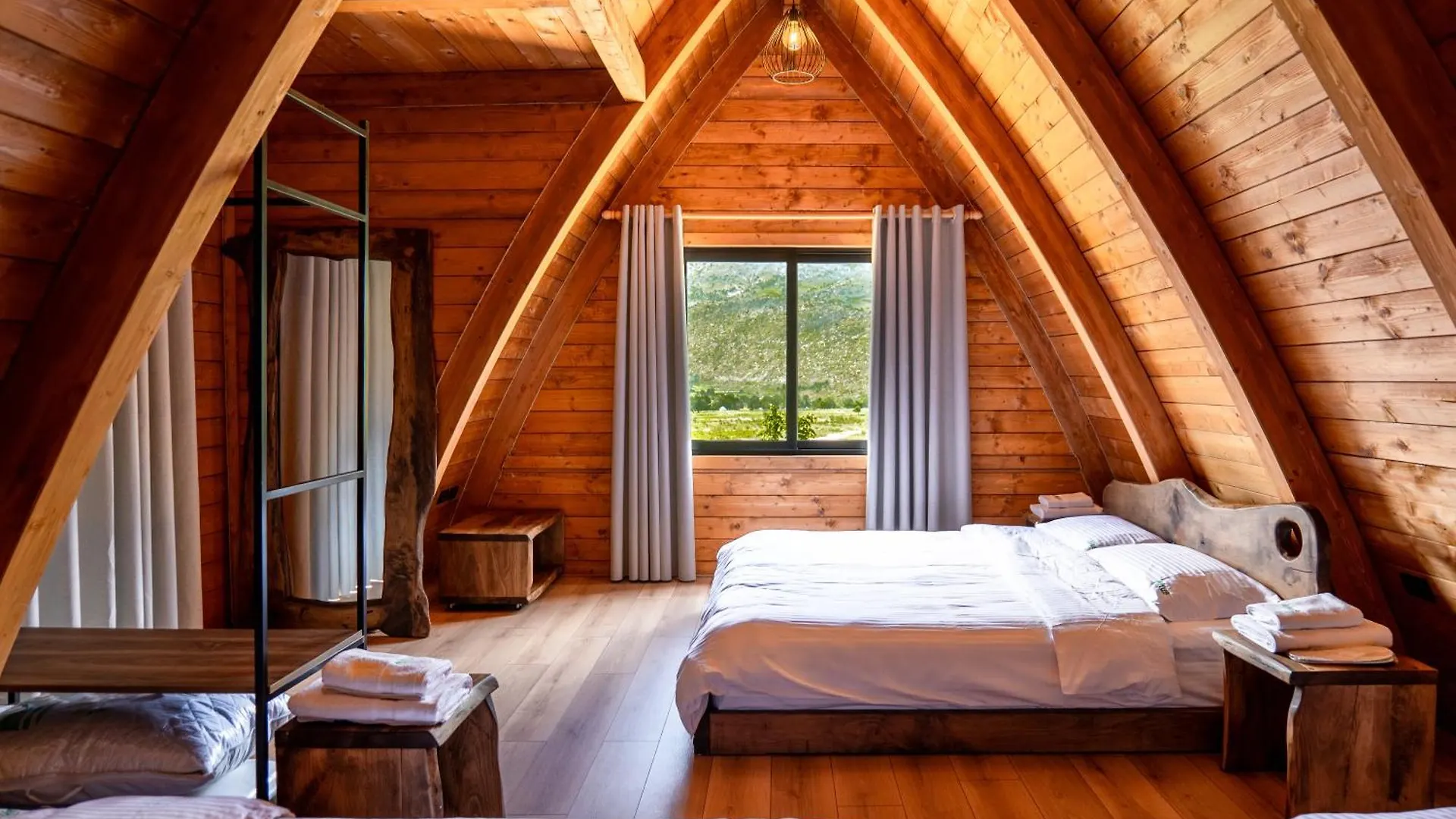 Altus Highland Lodges Tepelene Arnavutluk