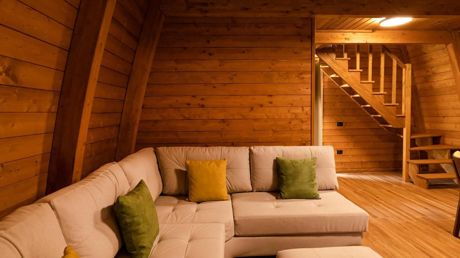 Altus Highland Lodges Tepelene 0*,  Arnavutluk