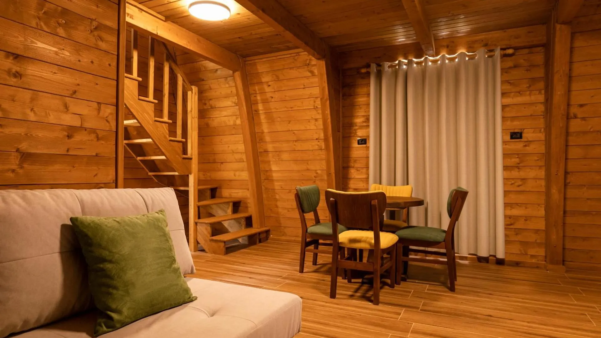 Altus Highland Lodges Tepelenë