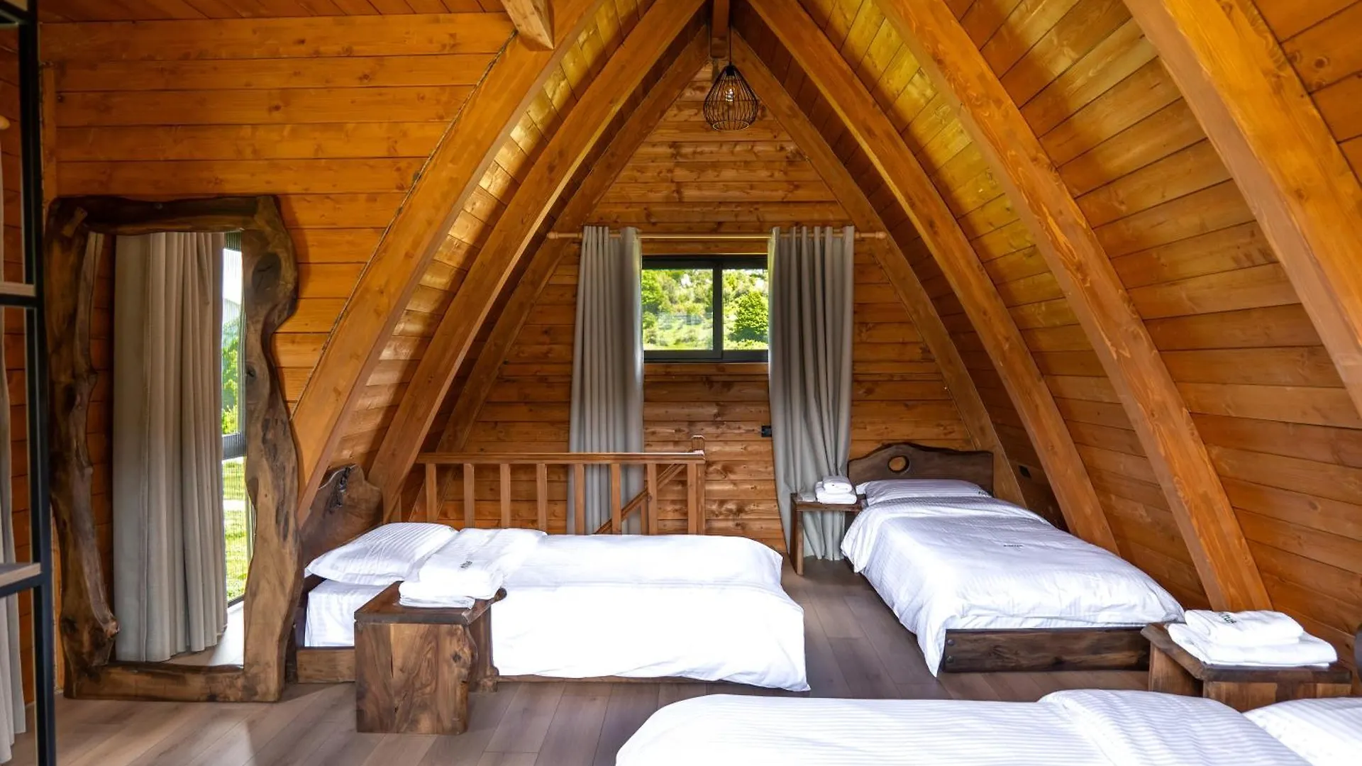 Altus Highland Lodges Tepelenë