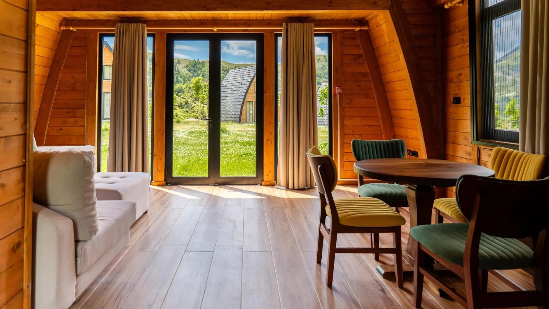 Altus Highland Lodges Tepelene 0*,